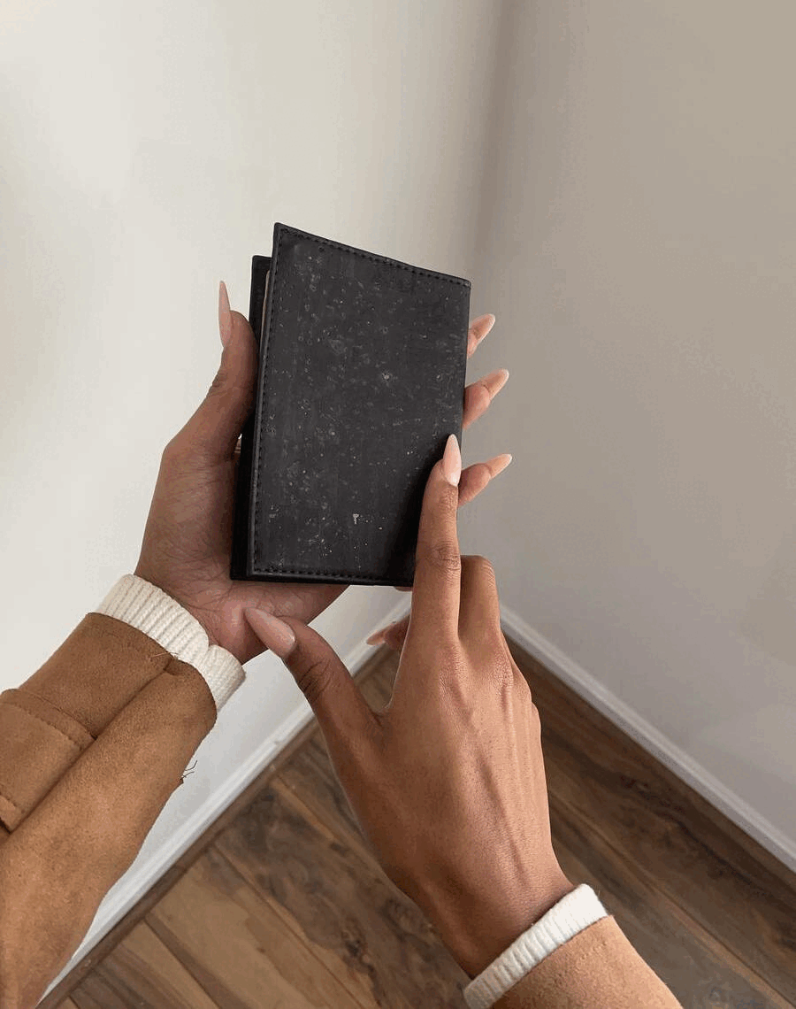 Passport Holder To Stop Airport Bag-Digging